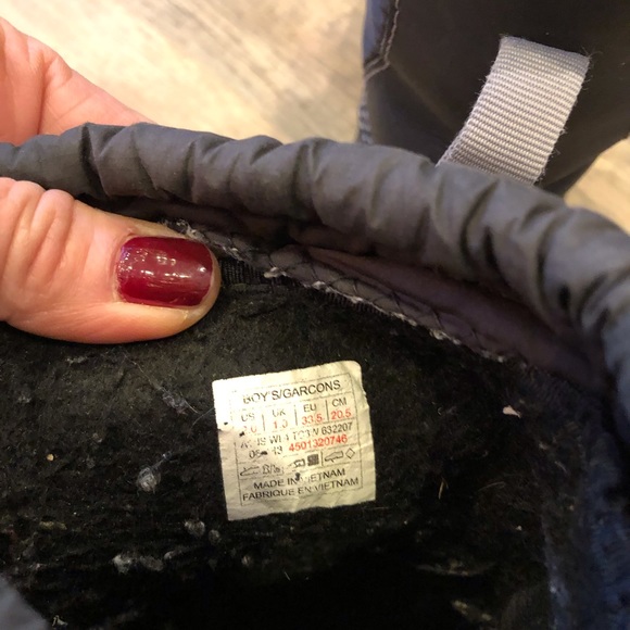 Kids Black Northface snow boots. Sturdy tread, easy to put on. - Picture 3 of 5